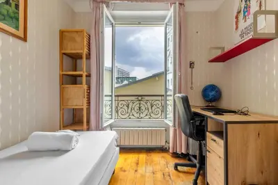 Un ou plusieurs lits dans un hébergement de l'établissement Chanzy-Spacieux appartement familial Place de la Nation