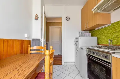 Cuisine ou kitchenette dans l'établissement Chanzy-Spacieux appartement familial Place de la Nation