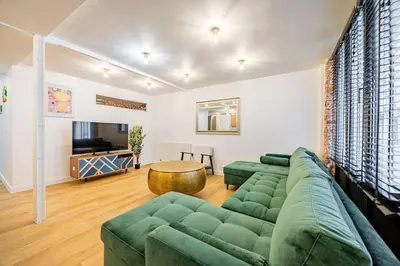 Télévision ou salle de divertissement dans l'établissement Appart 8pers # 3 Bedrooms # Pereire # Paris 17