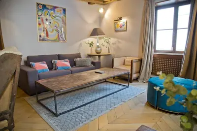 Coin salon dans l'établissement Kristine - Luxury 2BR Saint-Germain Notre-Dame