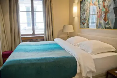Un ou plusieurs lits dans un hébergement de l'établissement Kristine - Luxury 2BR Saint-Germain Notre-Dame