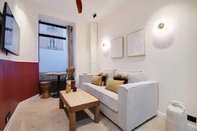 Coin salon dans l'établissement Superb apartment -1BR-4P- Montmartre
