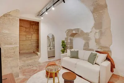Coin salon dans l'établissement Magnifique appt avec 2 salons- 1BD-6P - Notre-Dame