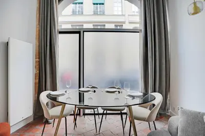 Plan de l'établissement Magnifique appt avec 2 salons- 1BD-6P - Notre-Dame