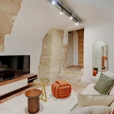 Magnifique appt avec 2 salons- 1BD-6P - Notre-Dame
