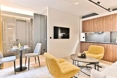 Télévision ou salle de divertissement dans l'établissement Magnifique Appartement #Miromesnil #Monceau #Paris