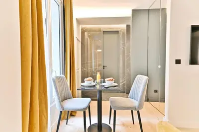 Plan de l'établissement Magnifique Appartement #Miromesnil #Monceau #Paris