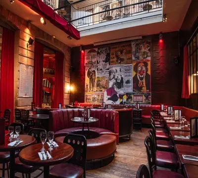 Restaurant ou autre lieu de restauration dans l'établissement Le Circus