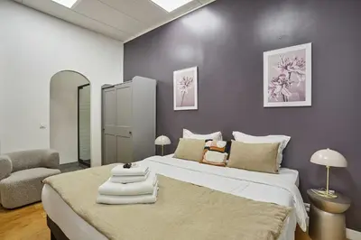 Un ou plusieurs lits dans un hébergement de l'établissement Sublim Apartment 3 bedrooms Center of Paris by Studio Prestige