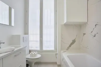 Salle de bains dans l'établissement Sublim Apartment 3 bedrooms Center of Paris by Studio Prestige