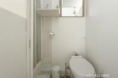 Salle de bains dans l'établissement Flexliving - Studio near Eiffel Tower Invalides & Left Bank