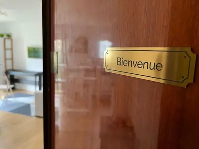 Certificat, récompense, panneau ou autre document affiché dans l'établissement Superbe appartement avec belle vue jardin