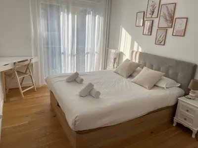 Un ou plusieurs lits dans un hébergement de l'établissement Superbe appartement avec belle vue jardin