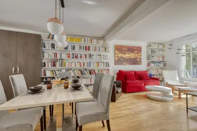 Coin salon dans l'établissement Superb Flat with Balcony - Near Notre-Dame - Paris 05