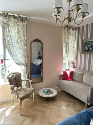 Coin salon dans l'établissement Évasion Parisienne !