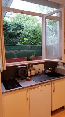 Cuisine ou kitchenette dans l'établissement Charming studio in a courtyard in Paris