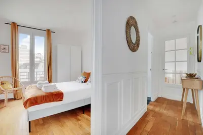 Un ou plusieurs lits dans un hébergement de l'établissement Cozy Apartment 2Bdr-4P - in the Heart of Suresnes