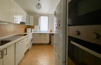 Cuisine ou kitchenette dans l'établissement Appartement spacieux Paris Vanves Parc des expositions