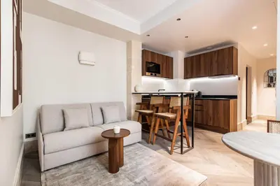 Cuisine ou kitchenette dans l'établissement Stylish Apartment - 1BR-4P - Vendôme Square