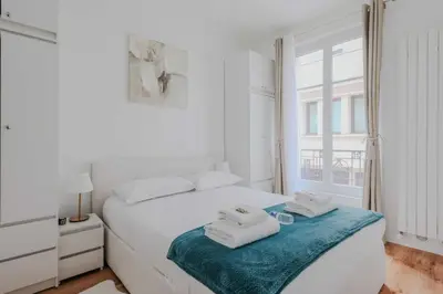 Un ou plusieurs lits dans un hébergement de l'établissement Charming Apt - 1BD-4P - Tour Eiffel - Invalides