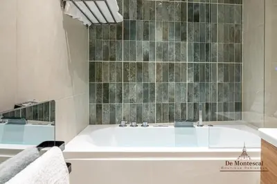Salle de bains dans l'établissement Montparnasse AC appartment in a prime location 22 -36M2