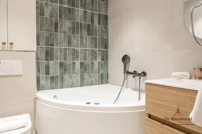 Salle de bains dans l'établissement Montparnasse AC appartment in a prime location 22 -36M2