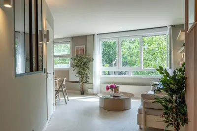 Jardin de l'établissement Montparnasse- Hot tub and AC Cosy apartment a prime location 40m2