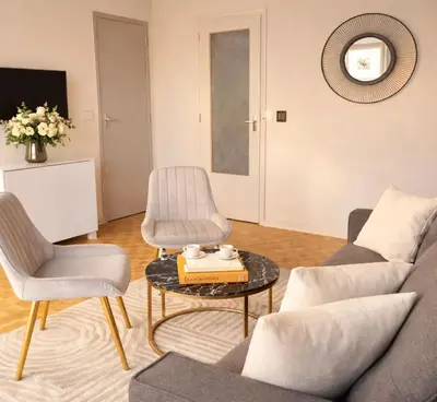 Coin salon dans l'établissement Porte de Versailles - Premium studio with Eiffel Tower view and lift