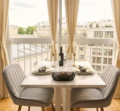 Balcon ou terrasse dans l'établissement Porte de Versailles - Premium studio with Eiffel Tower view and lift