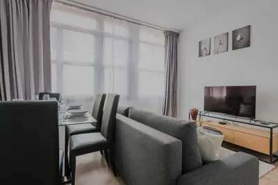 Télévision ou salle de divertissement dans l'établissement Modern Apartment - 2BR-6P- Levallois-Perret