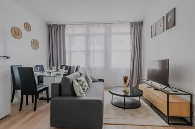 Télévision ou salle de divertissement dans l'établissement Modern Apartment - 2BR-6P- Levallois-Perret