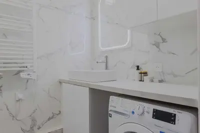 Salle de bains dans l'établissement Modern Apartment - 2BR-6P- Levallois-Perret