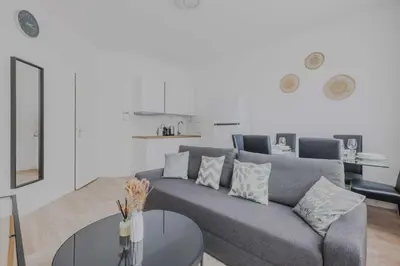Coin salon dans l'établissement Modern Apartment - 2BR-6P- Levallois-Perret