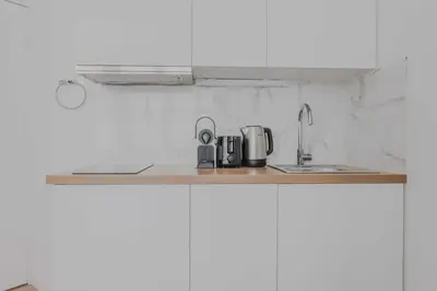 Cuisine ou kitchenette dans l'établissement Modern Apartment - 2BR-6P- Levallois-Perret