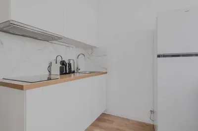 Cuisine ou kitchenette dans l'établissement Modern Apartment - 2BR-6P- Levallois-Perret