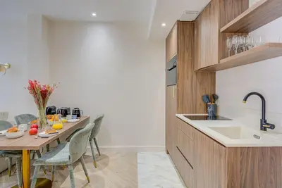 Cuisine ou kitchenette dans l'établissement Peaceful Getaway near Marais - with AC