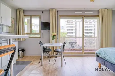 Télévision ou salle de divertissement dans l'établissement Proche Montparnasse - Le Fondamental - 252B