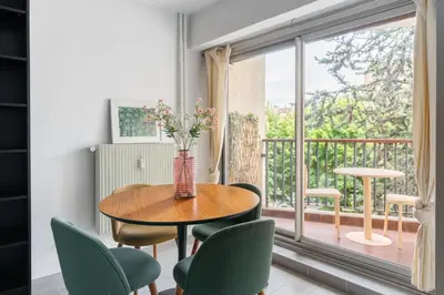 Balcon ou terrasse dans l'établissement Le Blanqui - Face RER B Free Parking