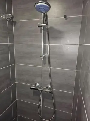 Salle de bains dans l'établissement Cosy Paris Boulogne billancourt Rolland Garros PSG