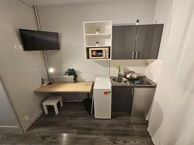 Cuisine ou kitchenette dans l'établissement Cosy Paris Boulogne billancourt Rolland Garros PSG