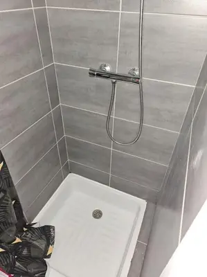 Salle de bains dans l'établissement Cosy Paris Boulogne billancourt Rolland Garros PSG