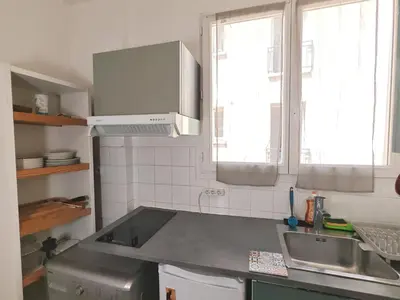 Cuisine ou kitchenette dans l'établissement 3 Pièces près de Paris - Métro 4