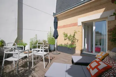 Coin salon dans l'établissement Magnificient 2 Bedrooms with terrace next to champs-elysées - PC62B