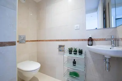 Salle de bains dans l'établissement Magnificient 2 Bedrooms with terrace next to champs-elysées - PC62B
