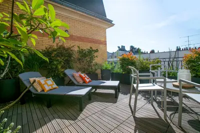 Balcon ou terrasse dans l'établissement Magnificient 2 Bedrooms with terrace next to champs-elysées - PC62B