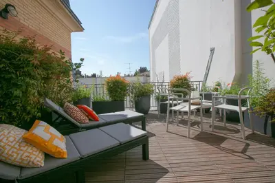 Balcon ou terrasse dans l'établissement Magnificient 2 Bedrooms with terrace next to champs-elysées - PC62B