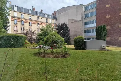 Plan de l'établissement T2 meublé 1 er étage dans un quartier calme à PARIS 17