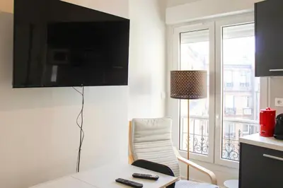 Plan de l'établissement Studio lumineux sous les toits Paris 14ᵉ