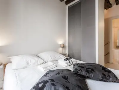 Un ou plusieurs lits dans un hébergement de l'établissement Apartment Duplex Paris