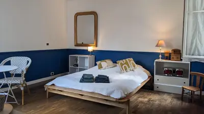Un ou plusieurs lits dans un hébergement de l'établissement Chambres d'hôtes calmes sur jardin Paris Batignolles